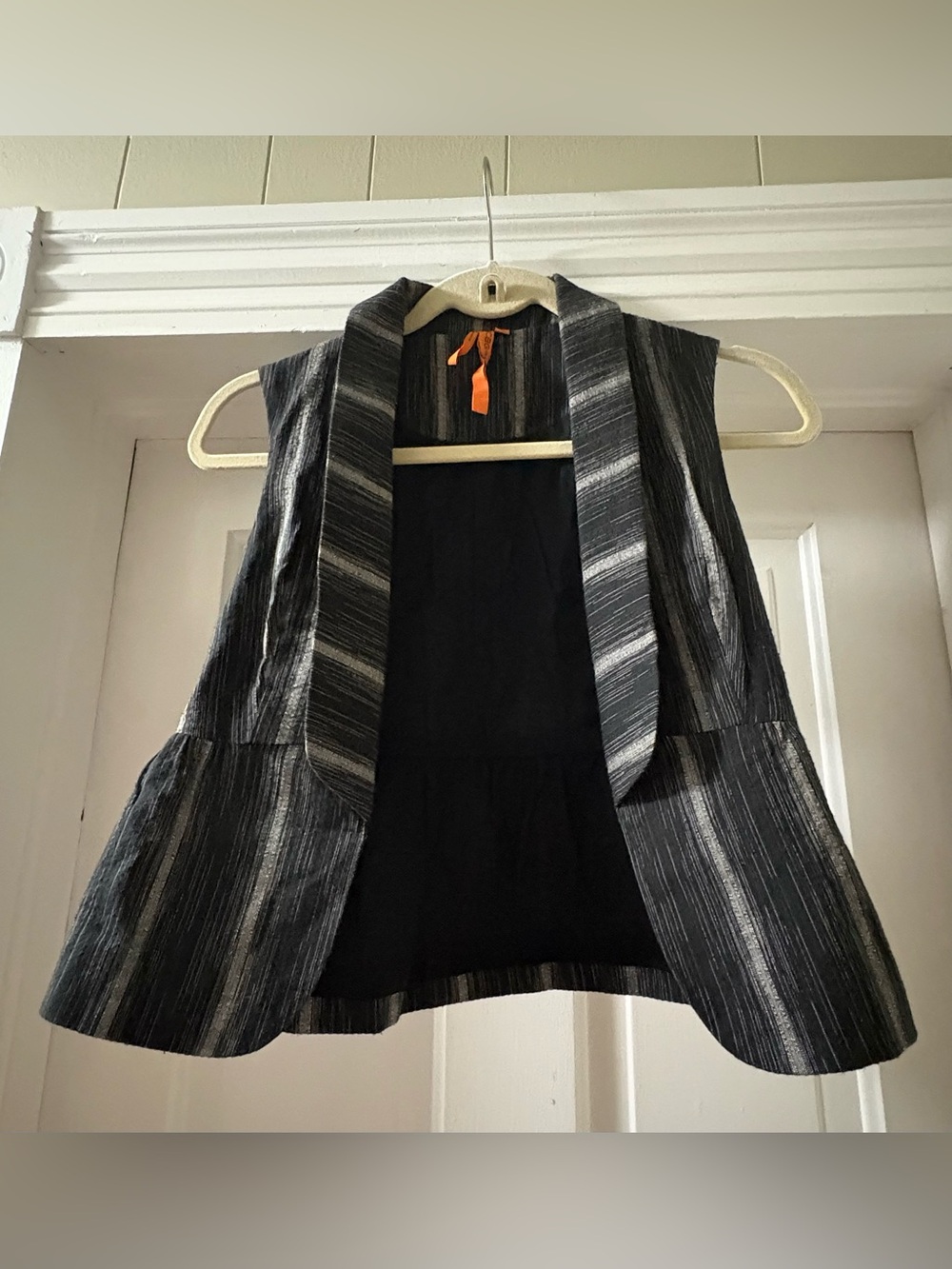BCBGeneration Women’s Black and Gray Striped Open-Front Vest Size 4